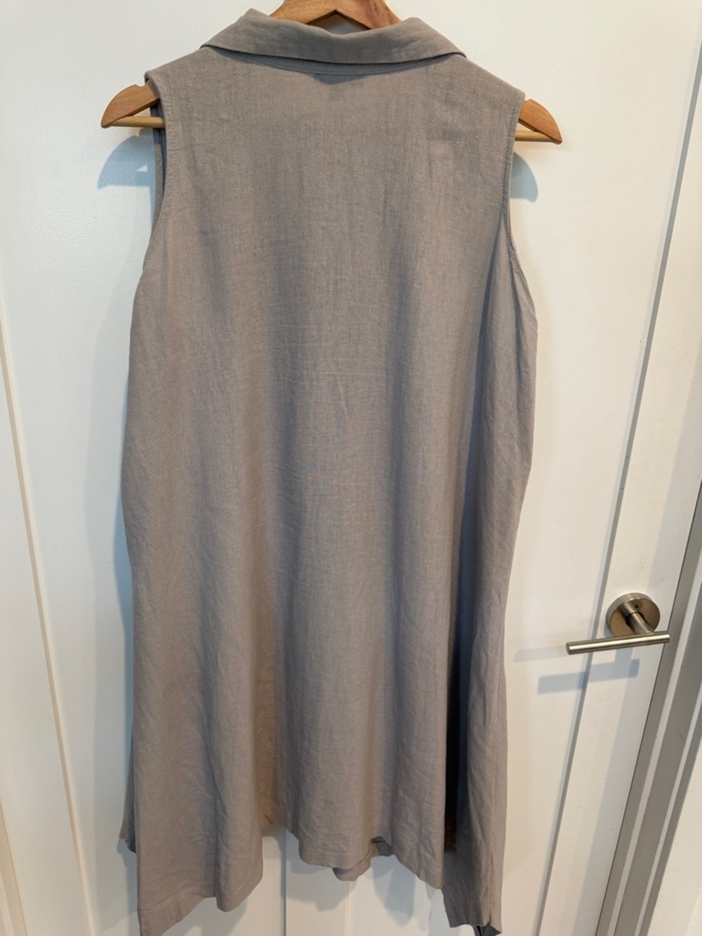 For Cynthia Sleeveless Asymmetrical Button-Front Dress in Light Gray - Picture 6 of 7